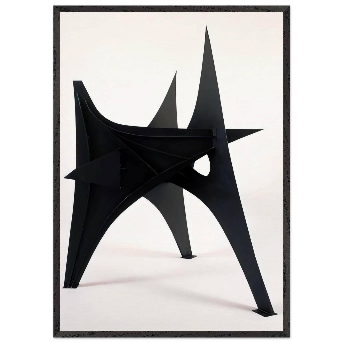 TROIS PICS INTERMEDIATE MAQUETTE 1967 - Alexander Calder 70x100 cm / 28x40 inches Framed Art Print – Black Wooden Frame