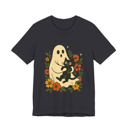Fantasma espeluznante sosteniendo un gato negro con un elegante diseño floral para Halloween