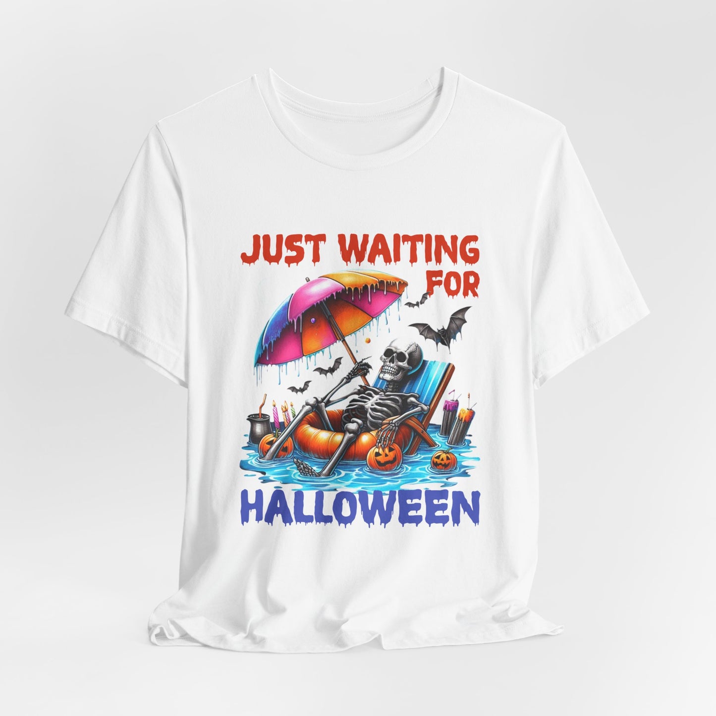 Esqueleto de verano espeluznante esperando a que llegue Halloween