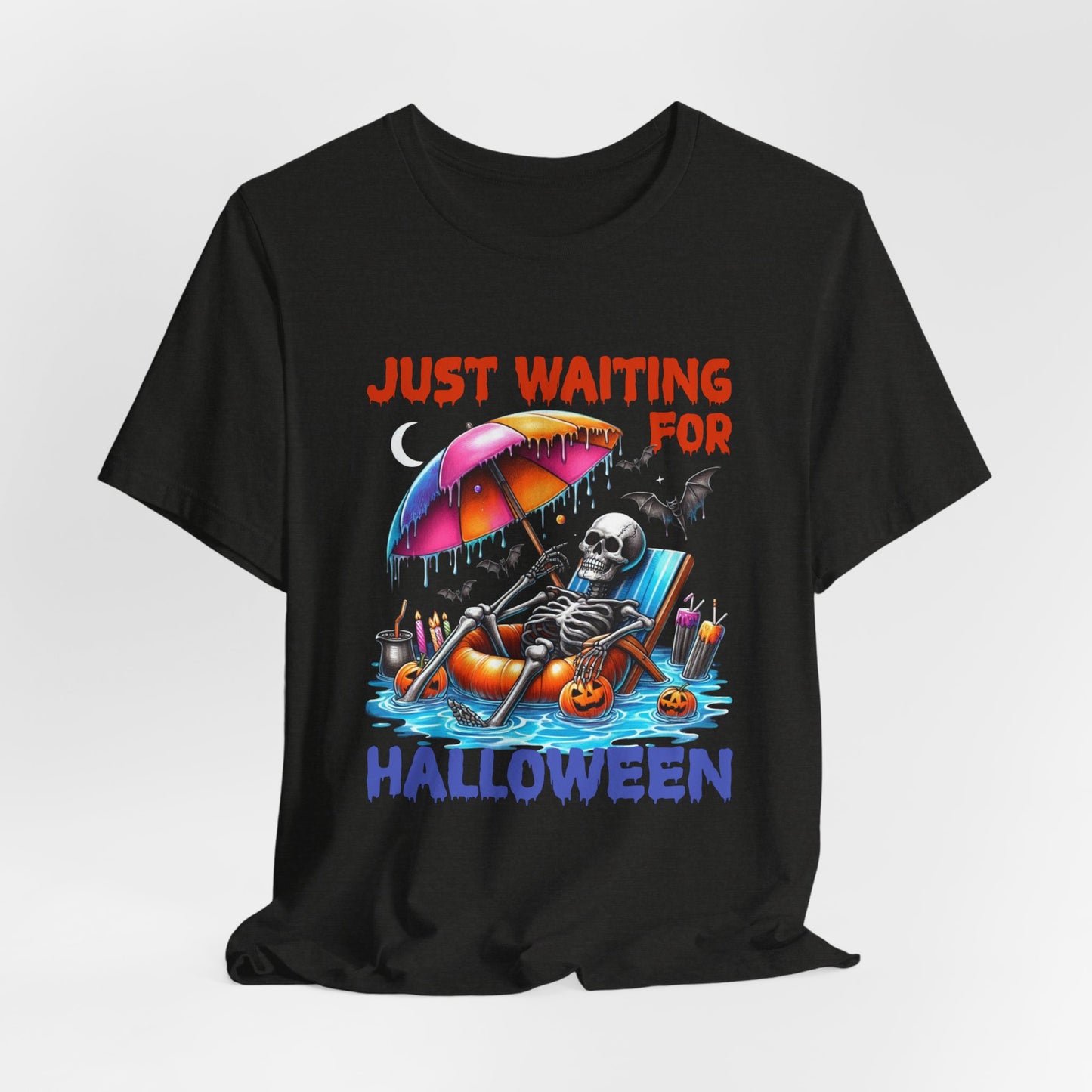 Esqueleto de verano espeluznante esperando a que llegue Halloween
