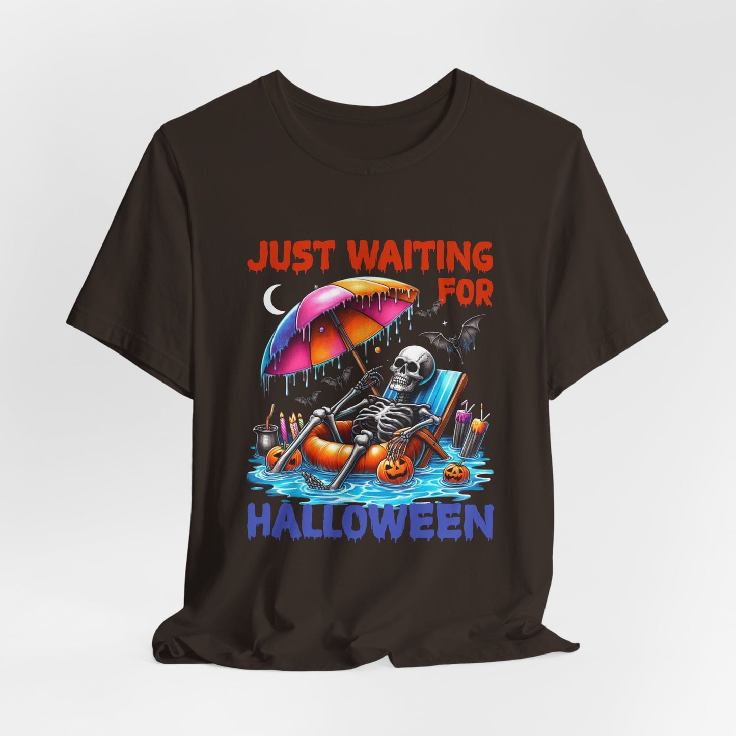 Esqueleto de verano espeluznante esperando a que llegue Halloween