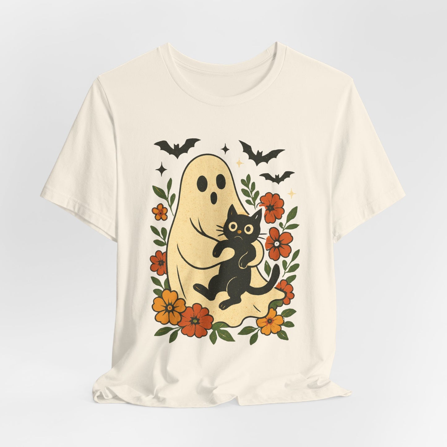 Fantasma espeluznante sosteniendo un gato negro con un elegante diseño floral para Halloween