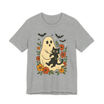Fantasma espeluznante sosteniendo un gato negro con un elegante diseño floral para Halloween