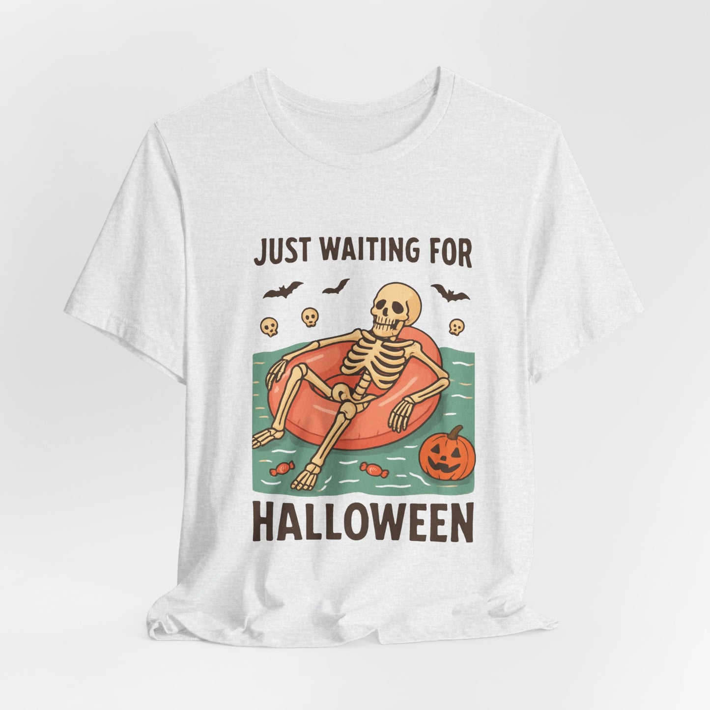 Esqueleto de verano espeluznante esperando a que llegue Halloween