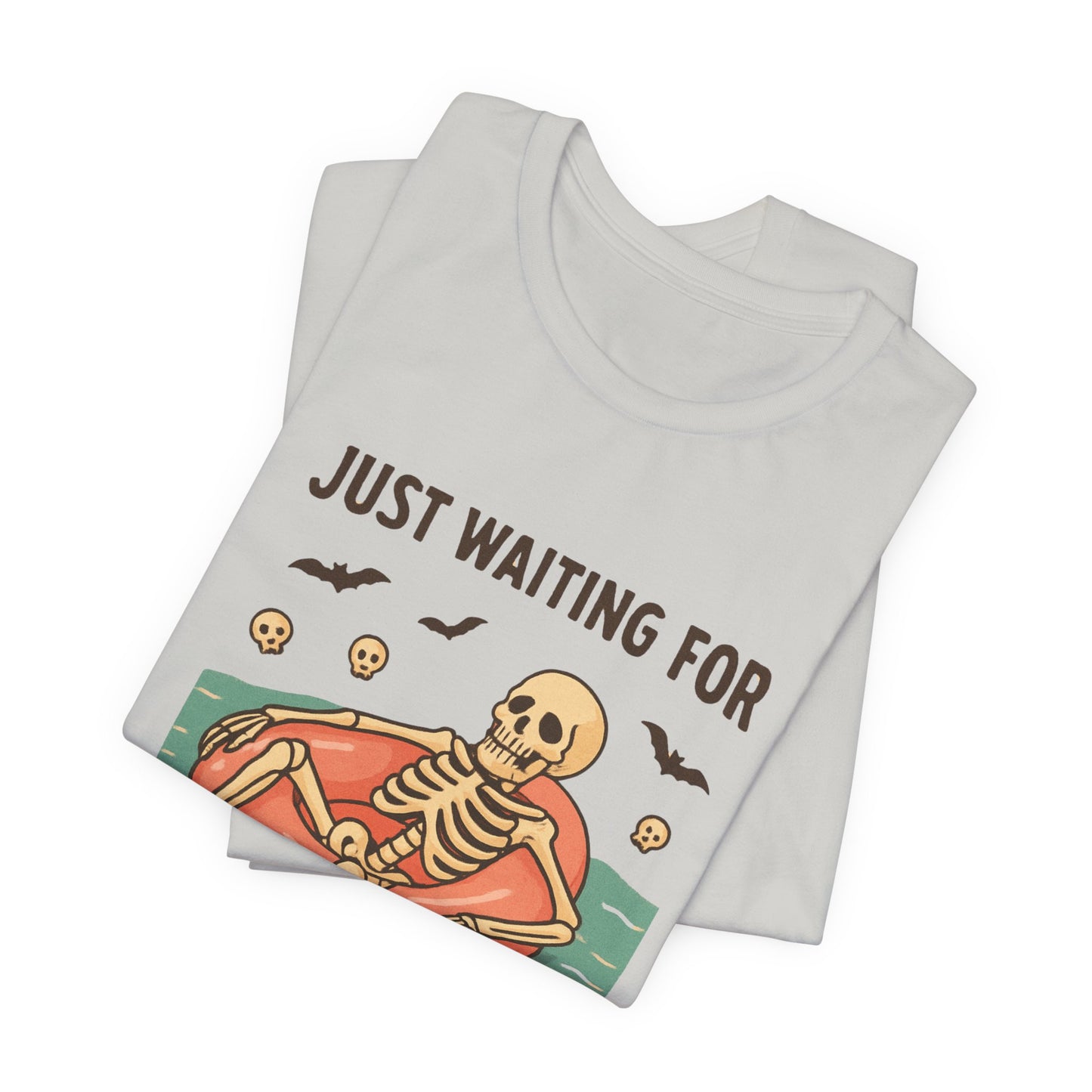 Esqueleto de verano espeluznante esperando a que llegue Halloween